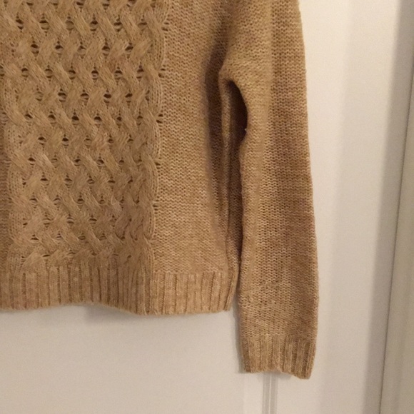 Forever 21 Gold Sweater - Picture 4 of 6